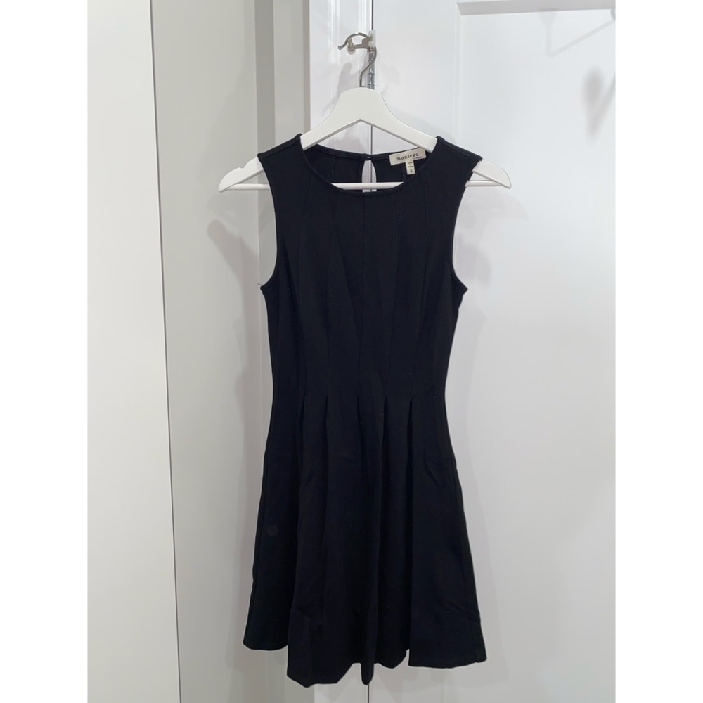 ⛄️ Little Black Dress​​​​​